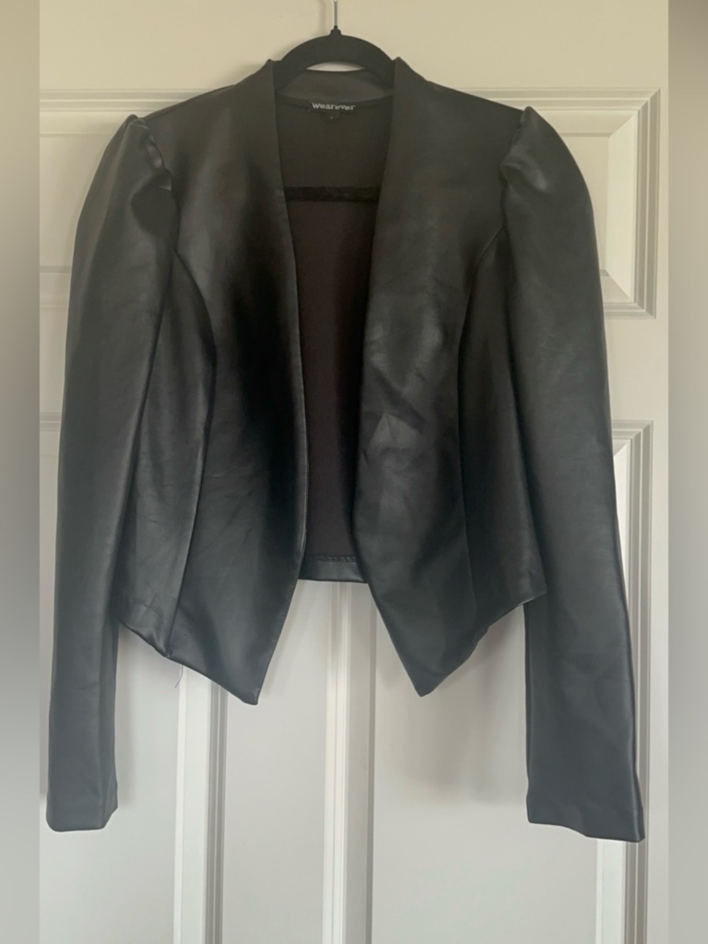 Wearever Puffed Sleeves Black Faux Leather Cropped Open-Front Jacket.
Women’s L.